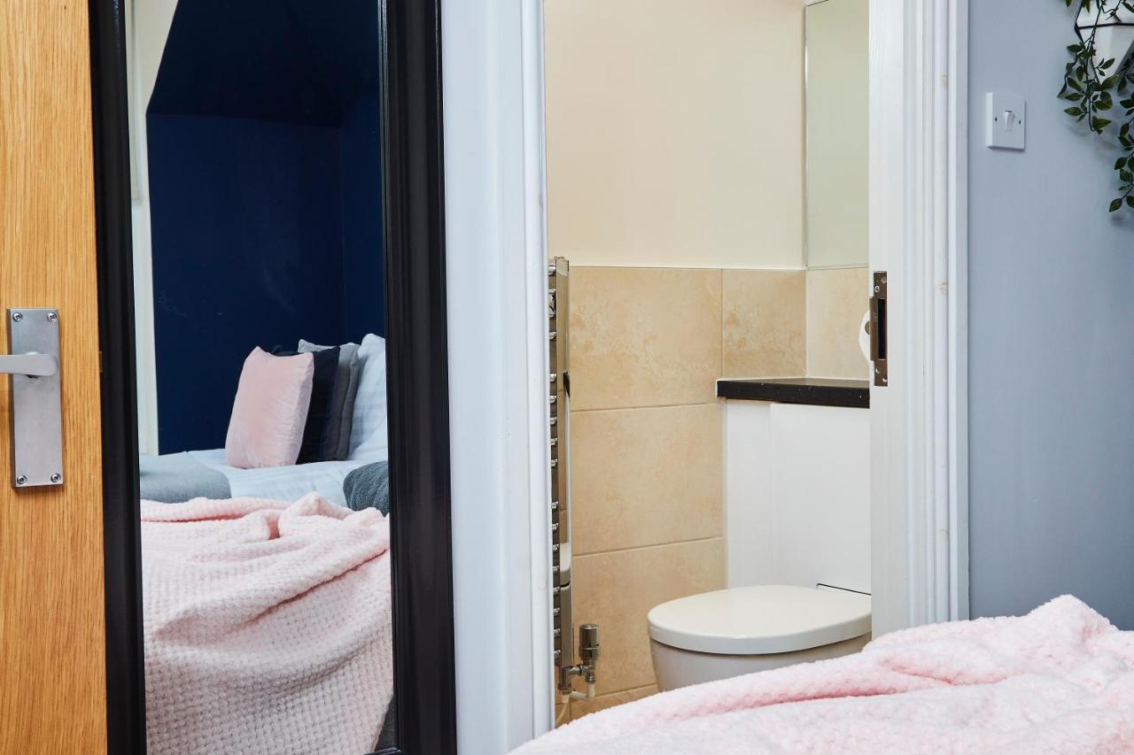 Striking Monroe Suite! Bath Exteriör bild